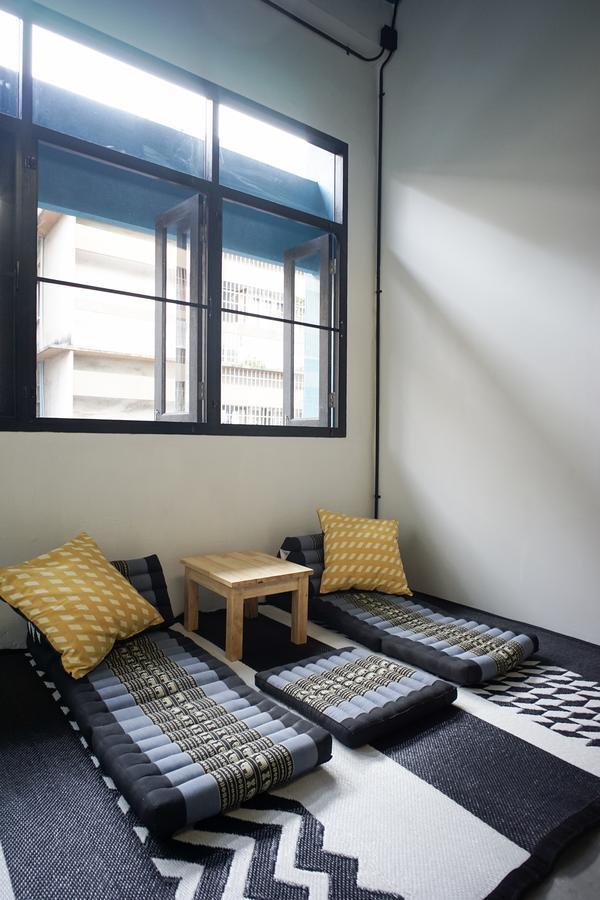 Bunny Burrow Hostel Bangkok Exterior foto